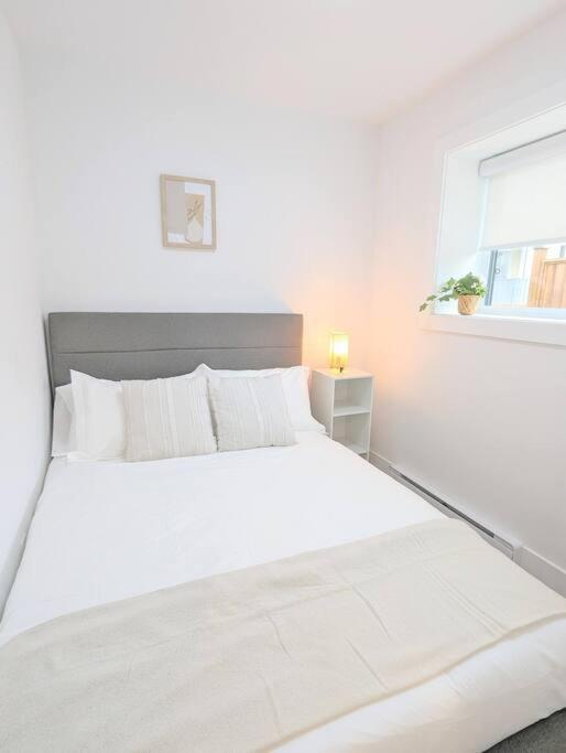 Centrally Located, Modern, 2 Bedroom Home Vancouver Exterior photo