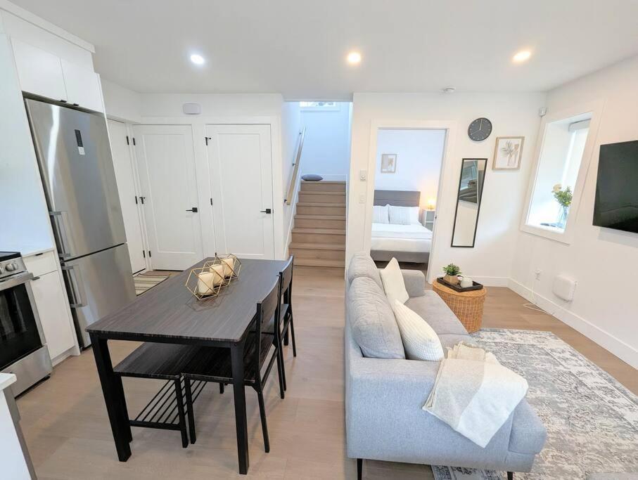 Centrally Located, Modern, 2 Bedroom Home Vancouver Exterior photo