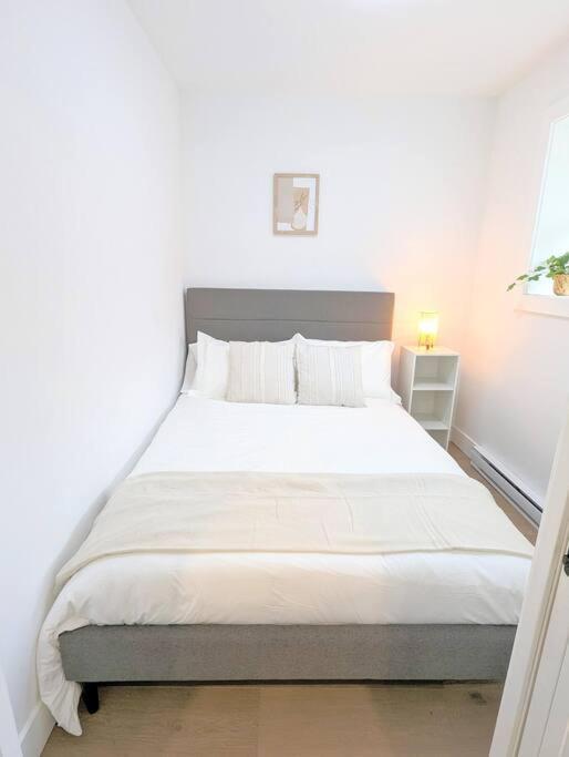 Centrally Located, Modern, 2 Bedroom Home Vancouver Exterior photo